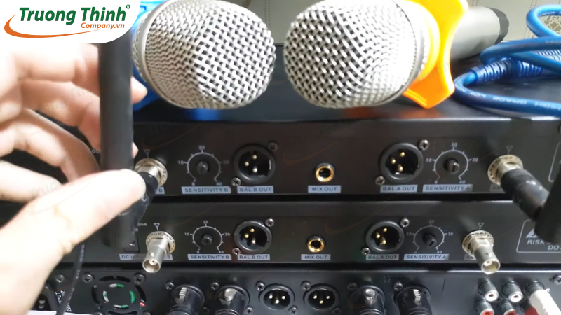 Cấp nguồn cho micro không dây