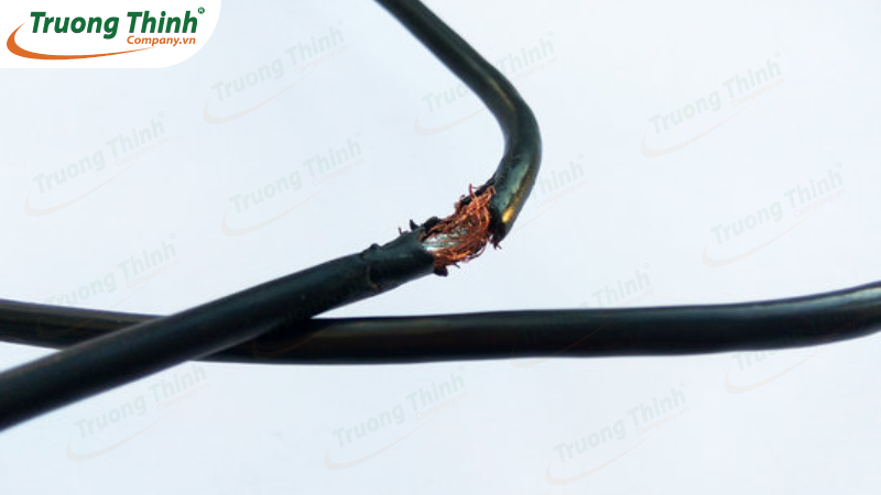 Dây loa bị đứt Dây loa bị đứt