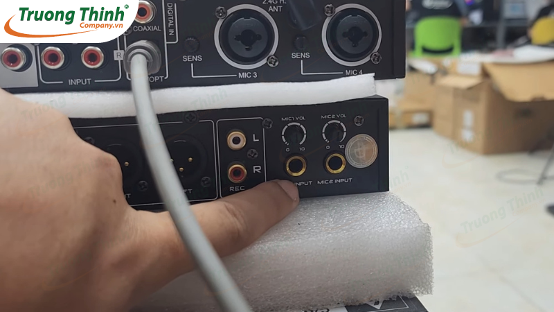Kết nối bằng dây jack 6 ly