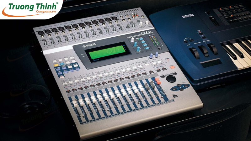 01V (1998) 01V (1998)